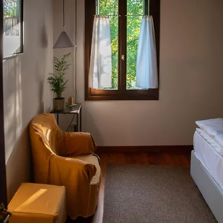 Hemingway Guest house 3*